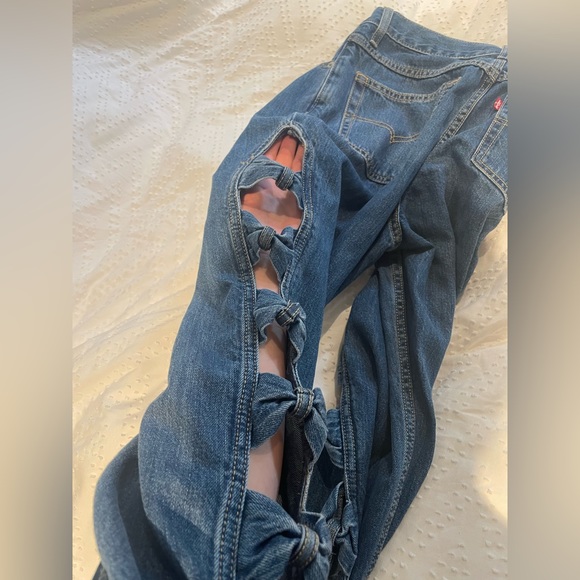 Rare Levi’s Mom Jean Size 27 with Bowties - Picture 4 of 4